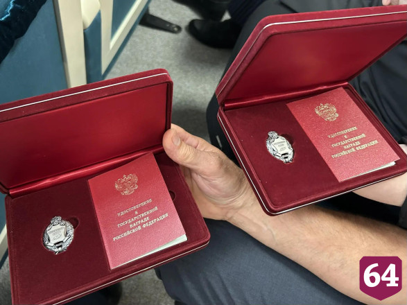 В саратовском правительстве перед Днем России исполнили патриотические песни